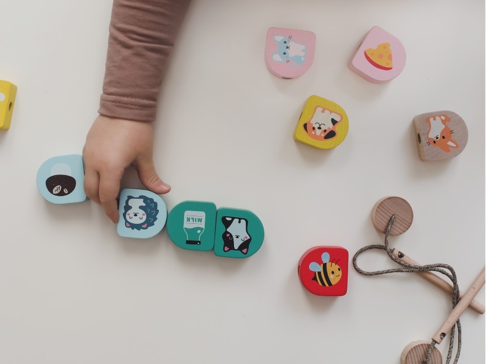 📢 Historias de tres acciones