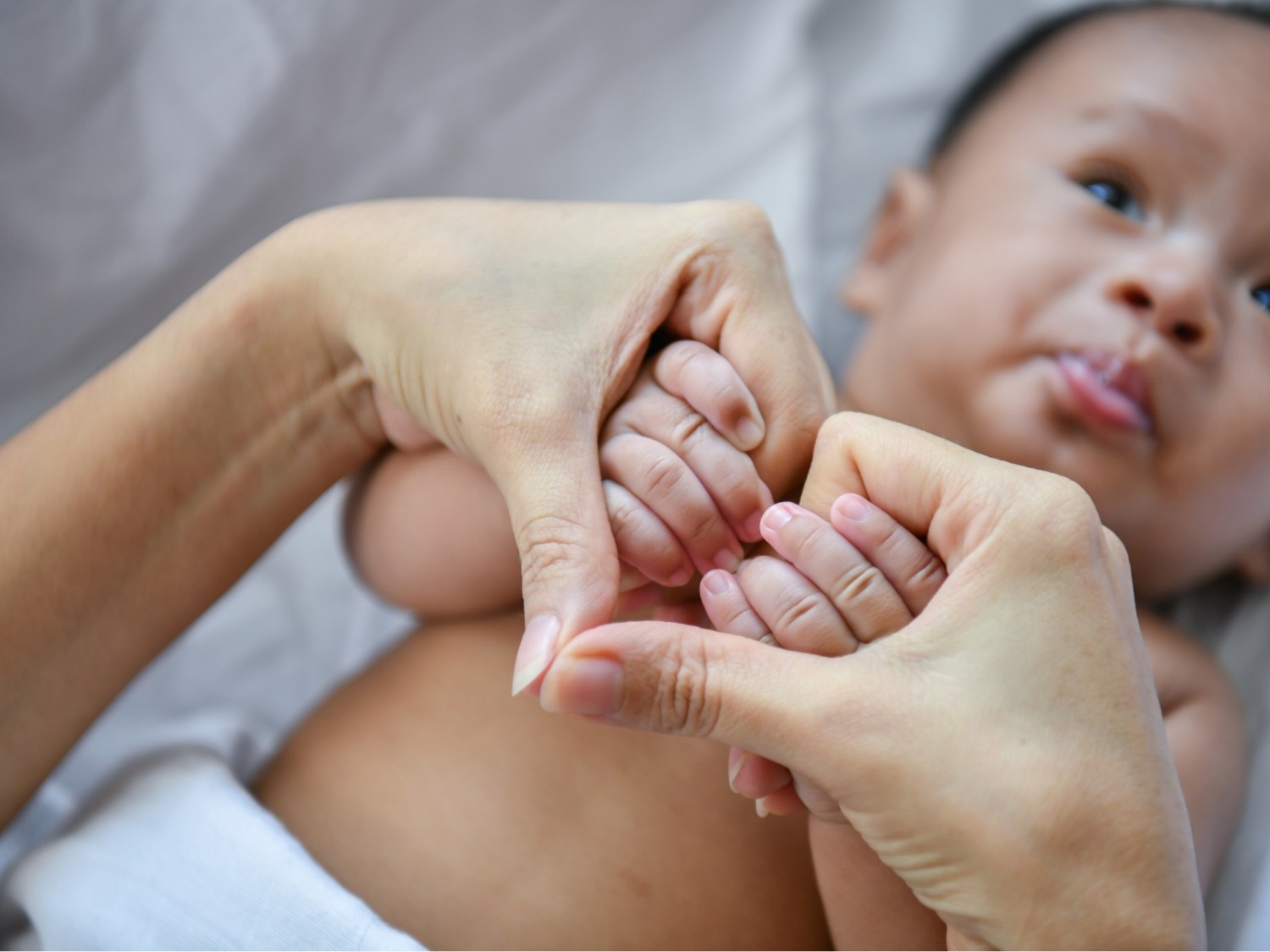 Manos sobre tu pecho