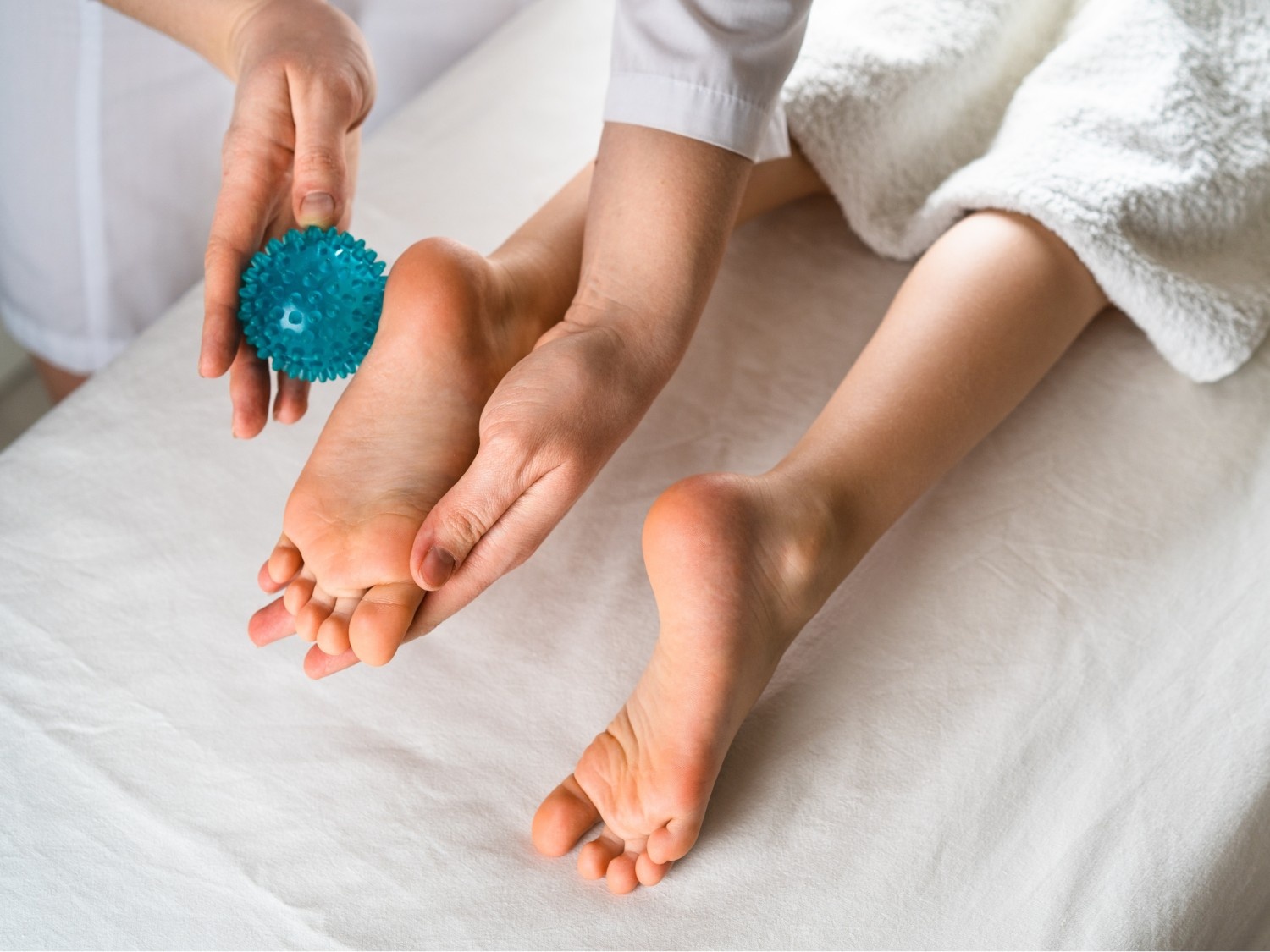 Masaje de pies con pelota