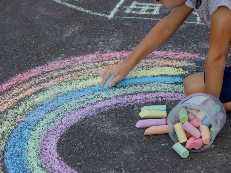 Laberinto con tiza al aire libre