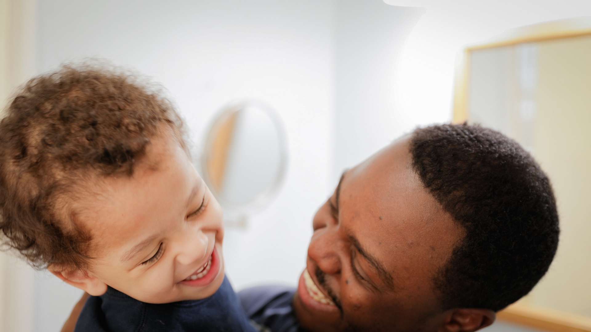 😁 ¿Quieres que contemos tus dientes mientras sonreímos?