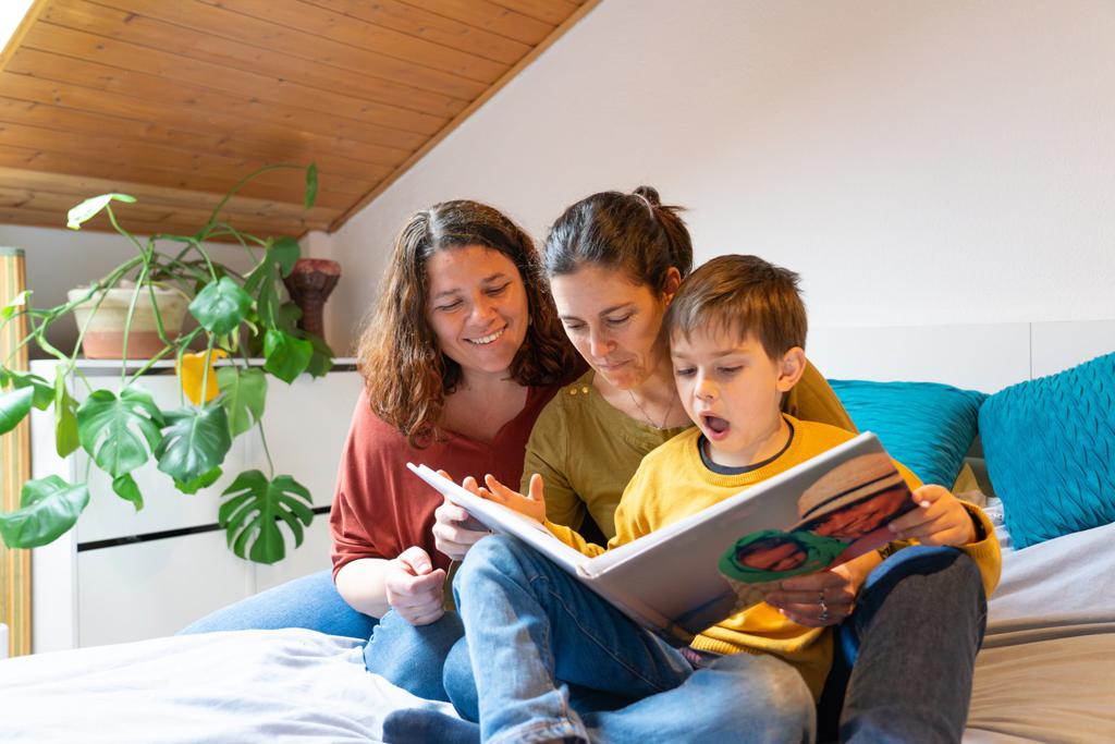 📚 ¿Qué pasa en esta imagen? (mostrando una ilustración en un libro)