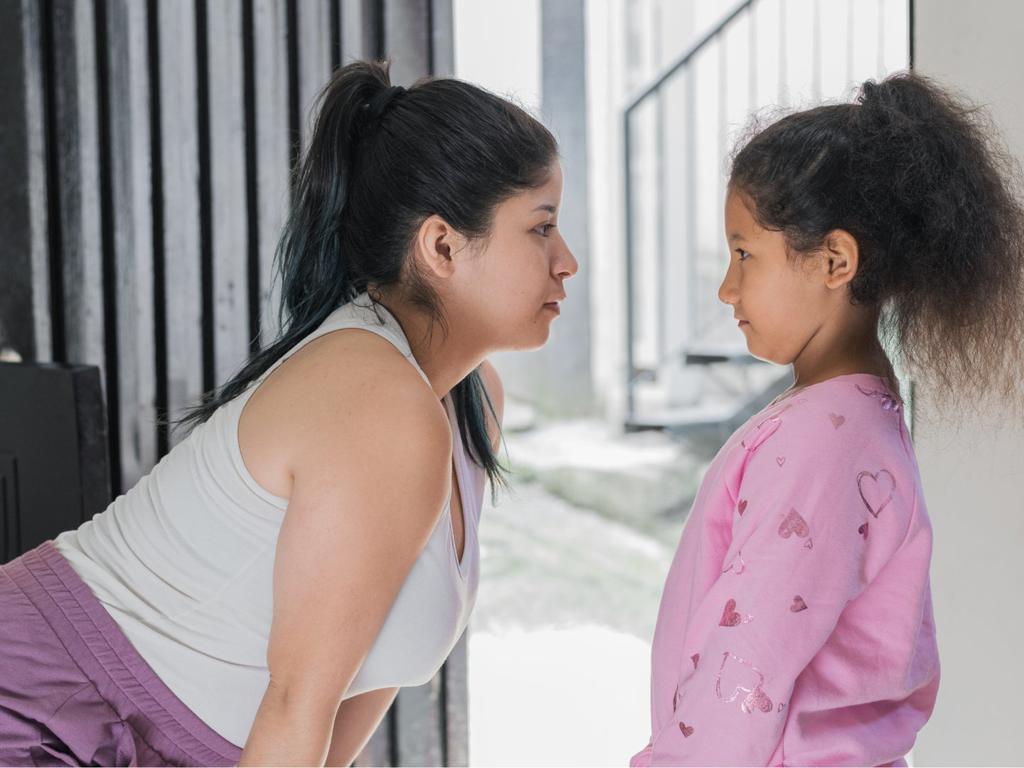 📢 Evita regañarlo(a) en medio de una conversación