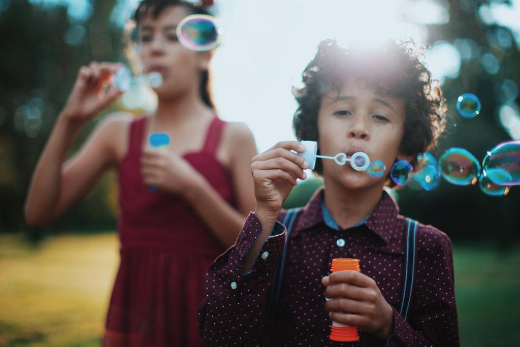 Soplar plumas o pompones
