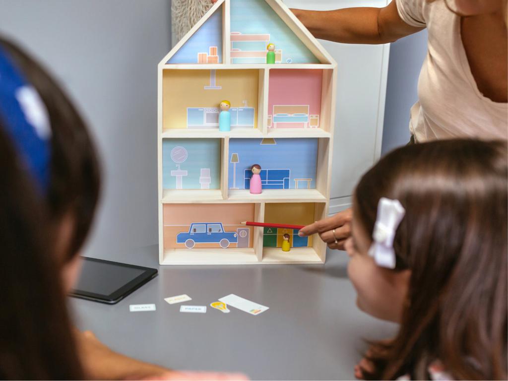 🏠 ¿Quién vive en esta casa de juguete?