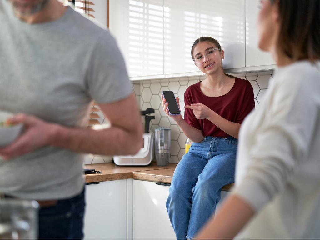 📢 Pide permiso antes de opinar sobre su vida personal