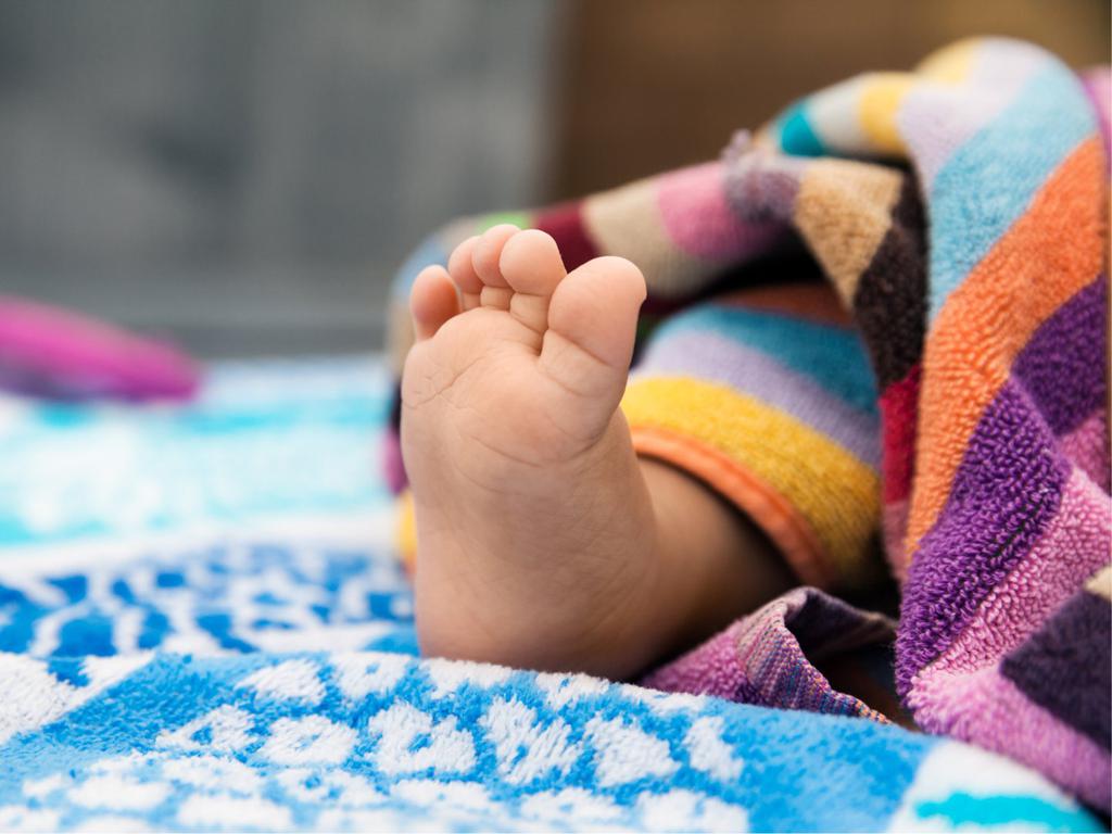 Apretón relajante de manitas y pies