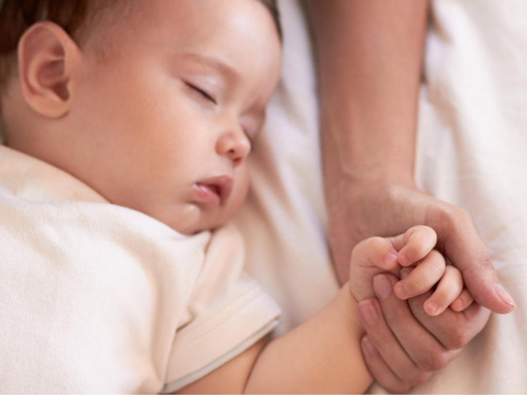 Momento de pausa con mirada amorosa