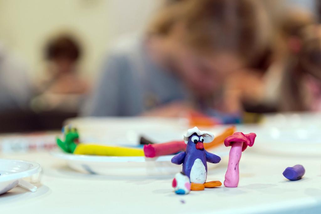 Construcción con bloques o plastilina