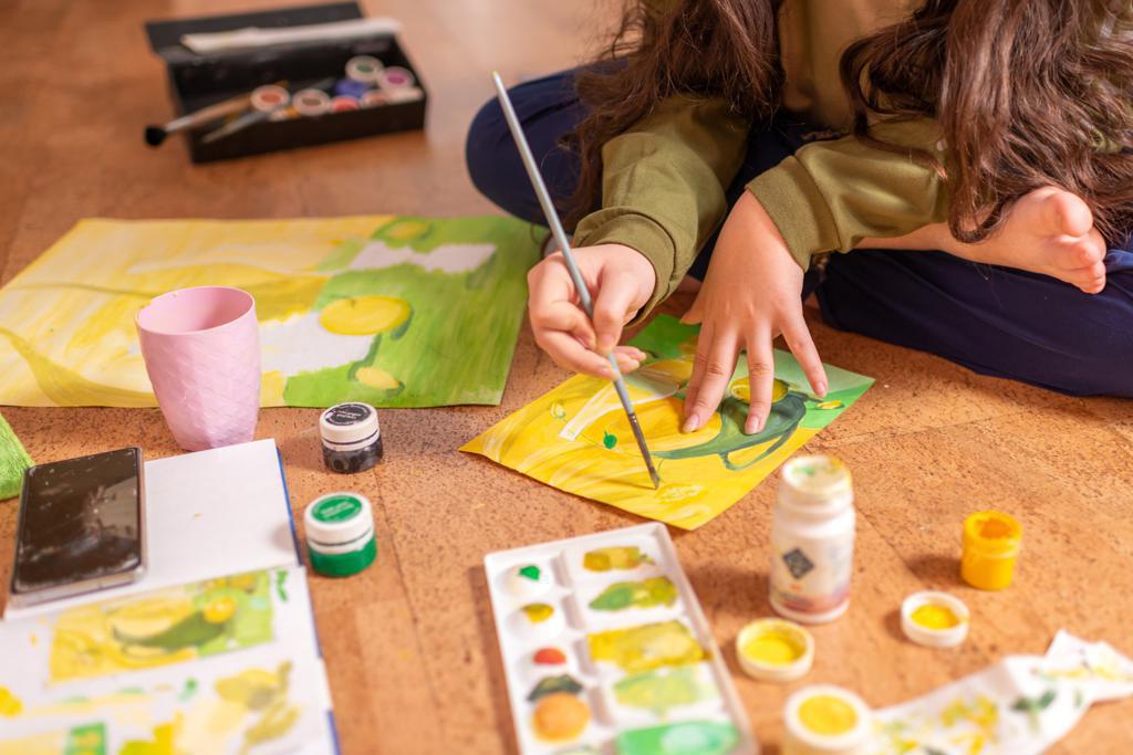 Pintura con música lenta