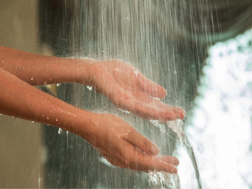Ejercicio de gratitud en la ducha